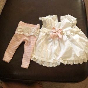 Savannah baby top and ruffle butt bottoms.0-3mo